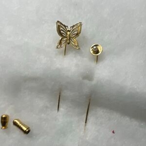 Lot of 2 lapel hat pins. Vintage 80’s
